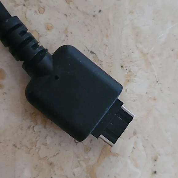 Verizon Car Charger - Picture 5 of 12